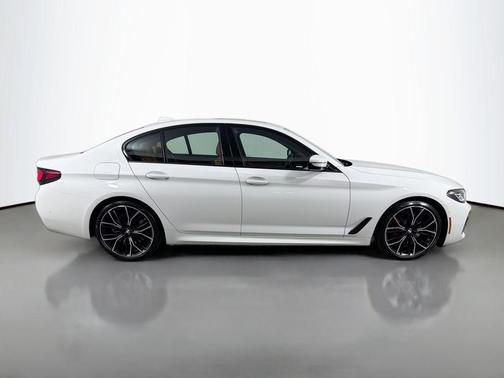 Alpine White 2022 BMW 530 i