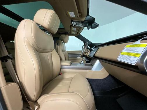 2025 Land Rover Range Rover P530 SE 7 Seat