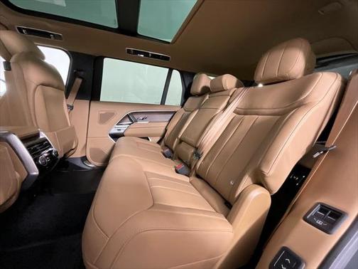 2025 Land Rover Range Rover P530 SE 7 Seat
