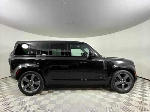 2023 Land Rover Defender 110 V8