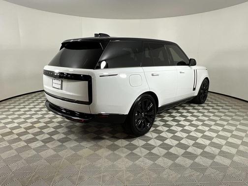 2025 Land Rover Range Rover P550e SE