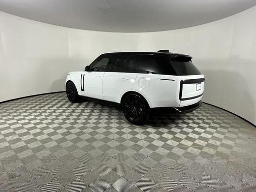 2025 Land Rover Range Rover P550e SE