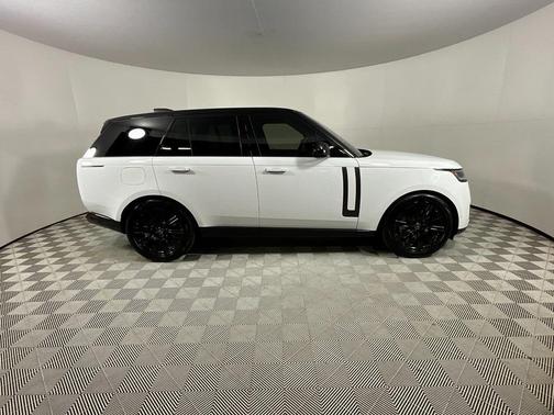 2025 Land Rover Range Rover P550e SE