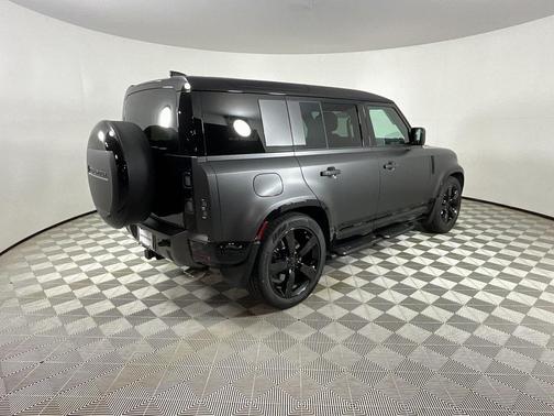 2026 Land Rover Defender 110 V8