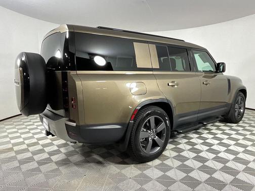 2025 Land Rover Defender 130 P400 S