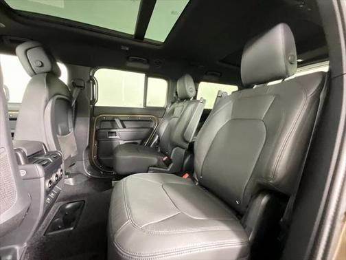 2025 Land Rover Defender 130 P400 S