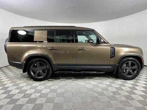 2025 Land Rover Defender 130 P400 S