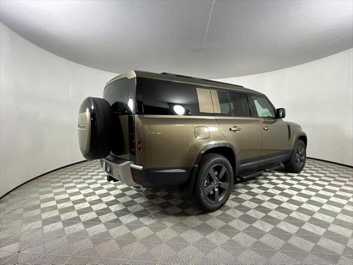 2025 Land Rover Defender 130 P400 S