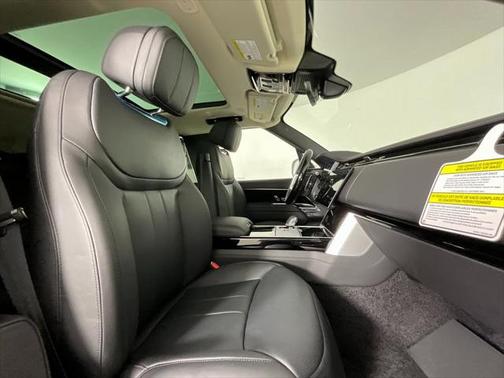 2025 Land Rover Range Rover P530 SE
