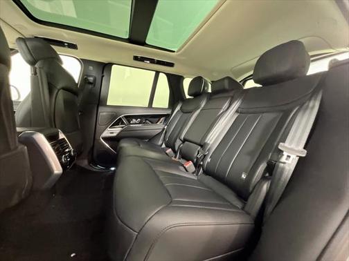 2025 Land Rover Range Rover P530 SE