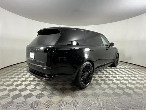 2025 Land Rover Range Rover P400 SE 7 Seat