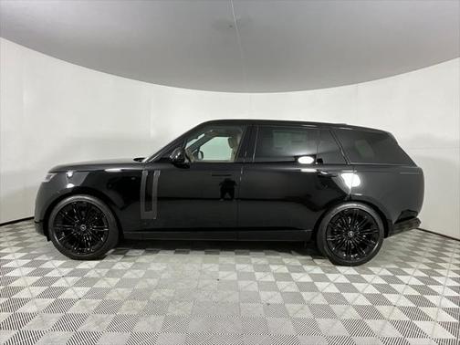 2025 Land Rover Range Rover P400 SE 7 Seat