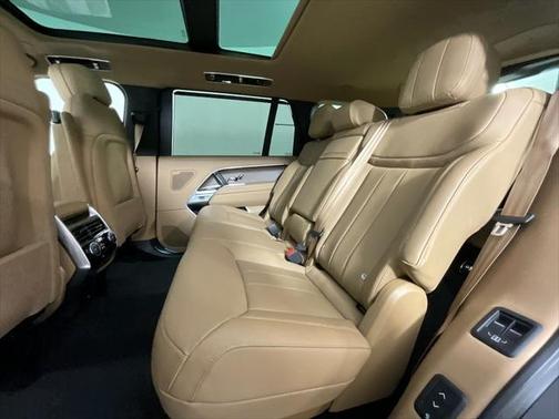 2025 Land Rover Range Rover P400 SE 7 Seat