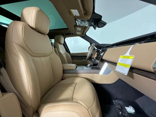 2025 Land Rover Range Rover P400 SE 7 Seat