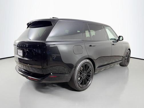 Santorini Black Metallic 2026 Land Rover Range Rover P530 SE 7 Seat