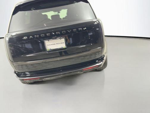 Santorini Black Metallic 2026 Land Rover Range Rover P530 SE 7 Seat
