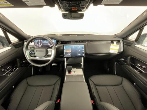 2025 Land Rover Range Rover P400 SE