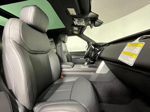 2025 Land Rover Range Rover P400 SE