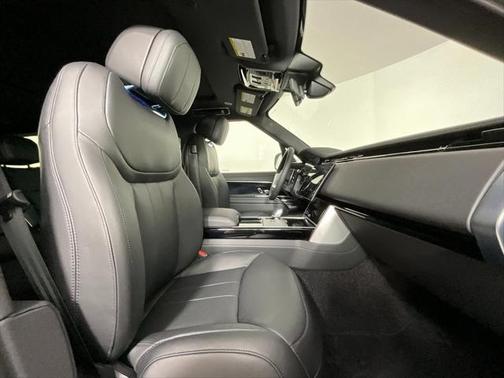 2025 Land Rover Range Rover P400 SE 7 Seat
