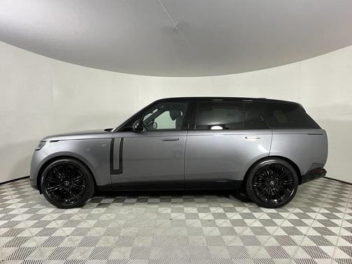 2025 Land Rover Range Rover P400 SE 7 Seat