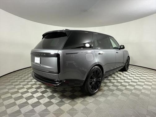 2025 Land Rover Range Rover P400 SE 7 Seat