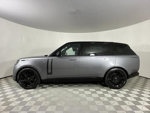 2025 Land Rover Range Rover P400 SE 7 Seat