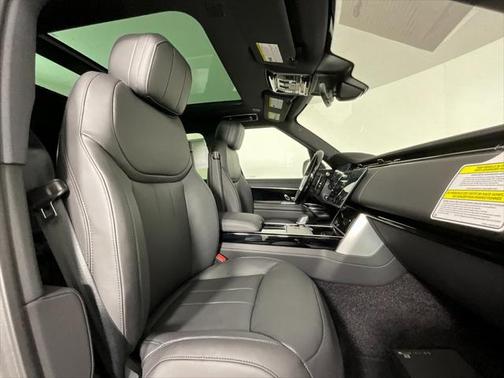 2025 Land Rover Range Rover P400 SE