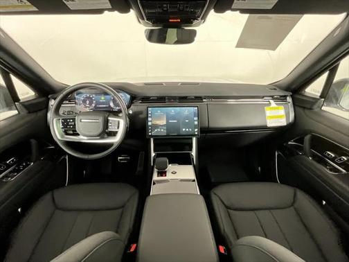 2025 Land Rover Range Rover P400 SE