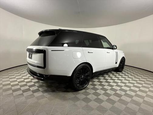 2025 Land Rover Range Rover P400 SE