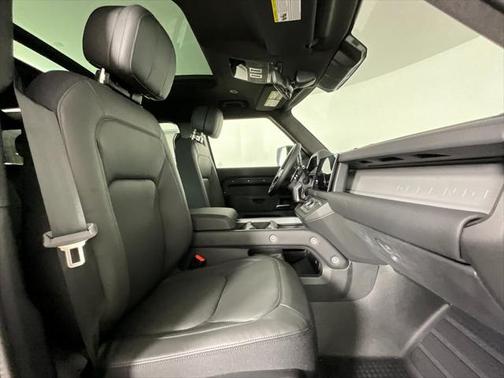 2025 Land Rover Defender 110 V8