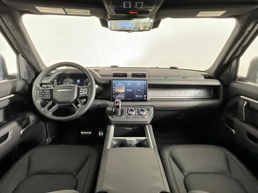 2025 Land Rover Defender 110 V8