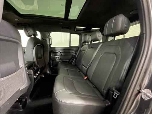 2025 Land Rover Defender 110 V8