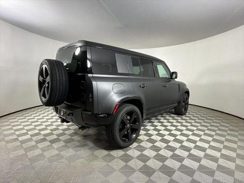 2025 Land Rover Defender 110 V8