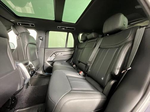 2025 Land Rover Range Rover P530 SE