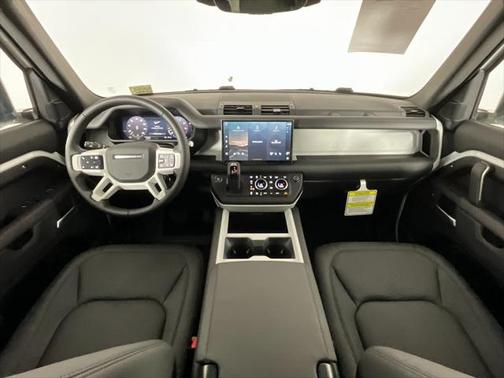 2025 Land Rover Defender 130 P400 X-Dynamic SE