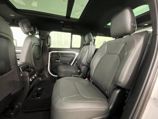 2025 Land Rover Defender 130 P400 X-Dynamic SE