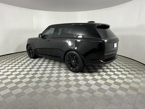 2025 Land Rover Range Rover P530 SE