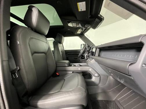 2025 Land Rover Defender 110 P500 X-Dynamic SE