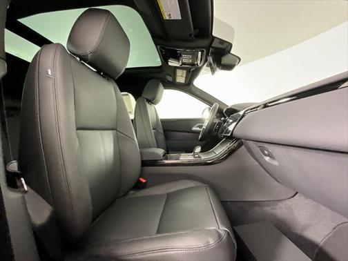 2026 Land Rover Range Rover Velar P250 SE R-Dynamic