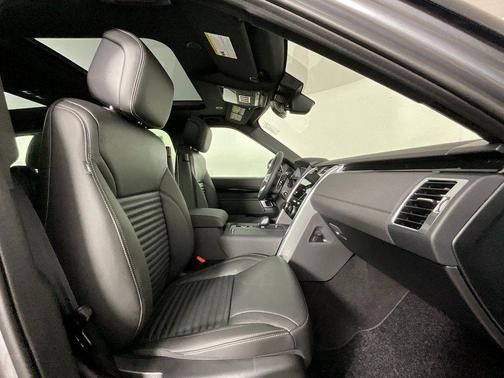 2026 Land Rover Discovery S