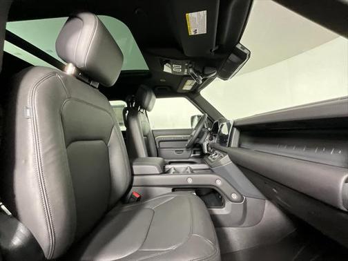 2025 Land Rover Defender 110 P400 S
