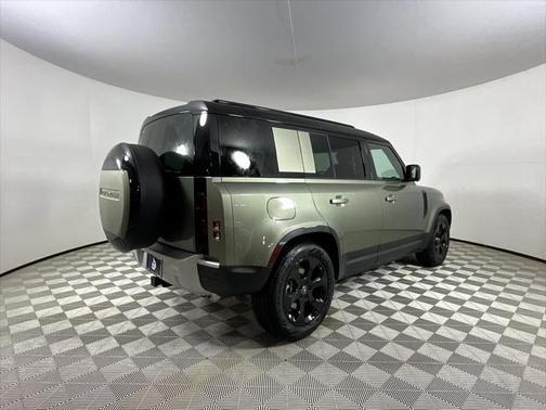 2025 Land Rover Defender 110 P400 S