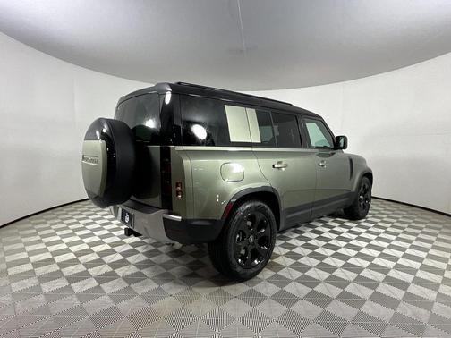 2025 Land Rover Defender 110 P400 S