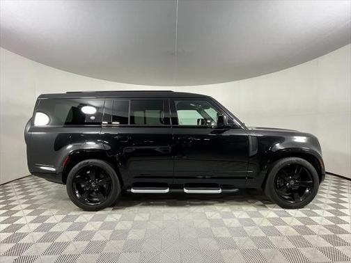 2023 Land Rover Defender 130 X-Dynamic SE