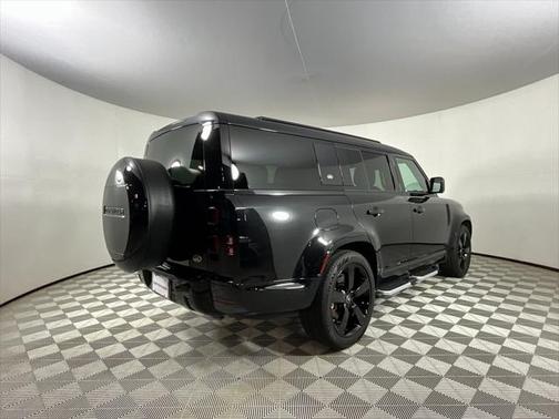 2023 Land Rover Defender 130 X-Dynamic SE