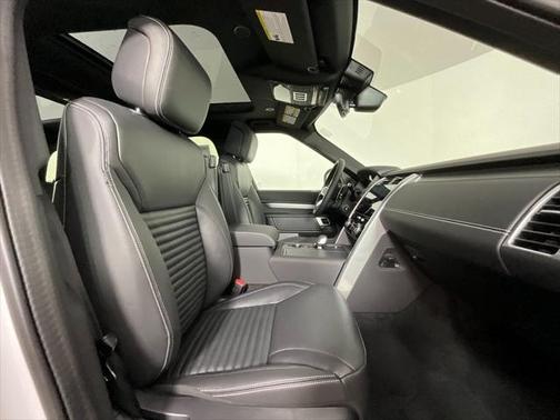 2025 Land Rover Discovery P360 Dynamic SE
