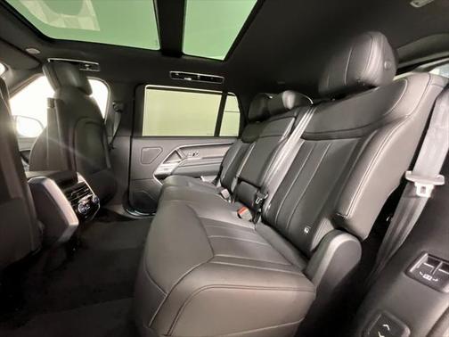 2025 Land Rover Range Rover P400 SE 7 Seat