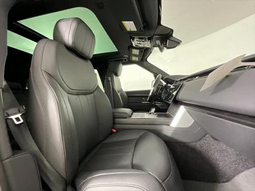 2025 Land Rover Range Rover P400 SE 7 Seat
