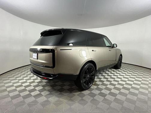 2025 Land Rover Range Rover P400 SE 7 Seat