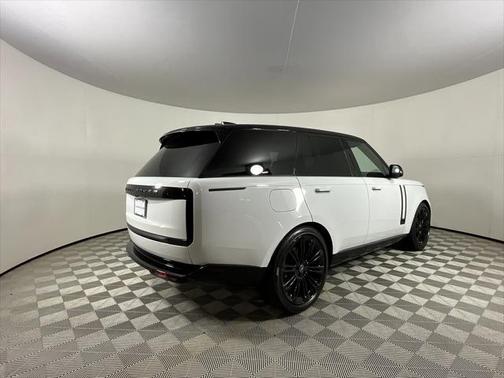 2025 Land Rover Range Rover P530 SE